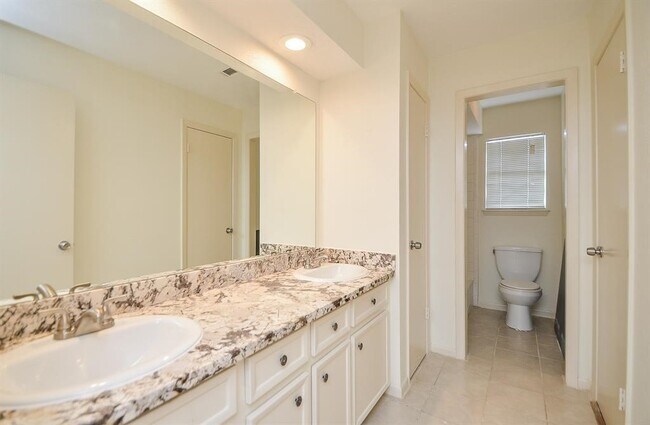 Building Photo - 4811 Wind Chimes Dr