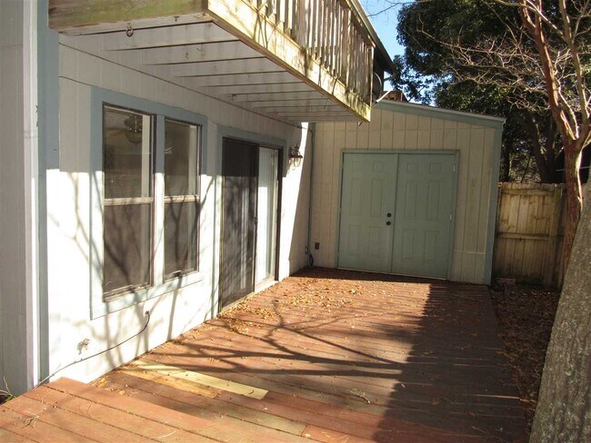 Building Photo - 3501 Parkwood Ave