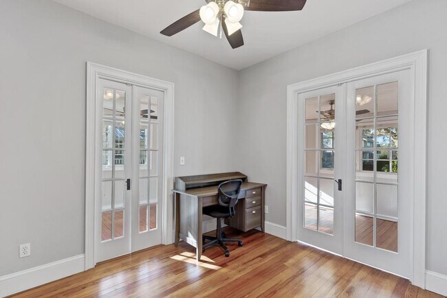 Building Photo - 313 St George St