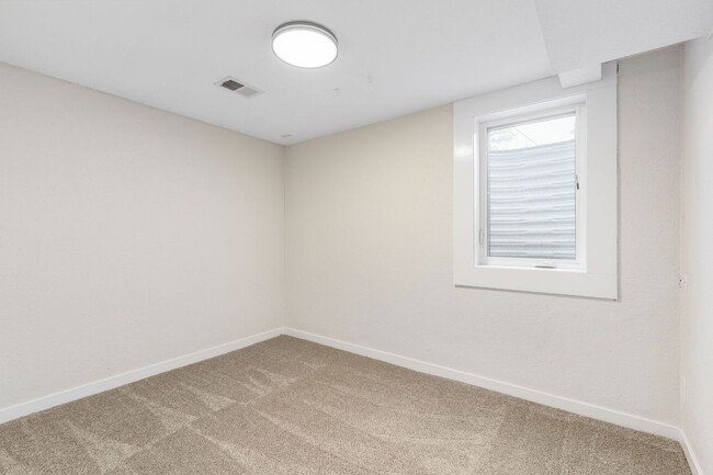 Building Photo - Bright & Beautiful Foothills Home Just Minutes from Downtown Boulder