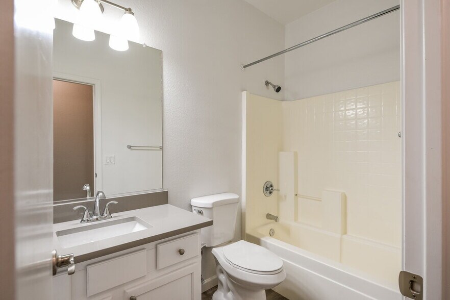 Building Photo - 40638 N Key Ln