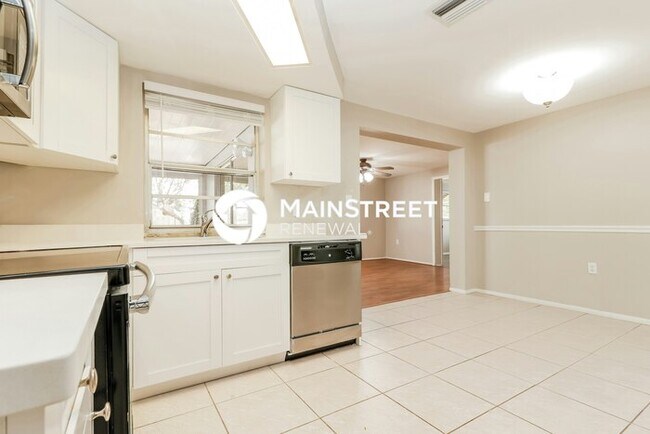 Building Photo - 3 Bedroom Pet-Friendly Home in Holiday, FL with Main Street Renewal