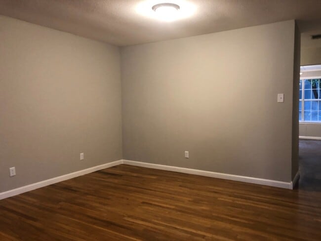 Building Photo - 4 Bedroom / 2.5 Baths / 2 Car Garage with ...