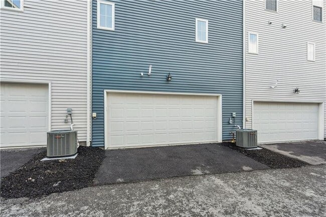 Building Photo - 167 Gress Rd