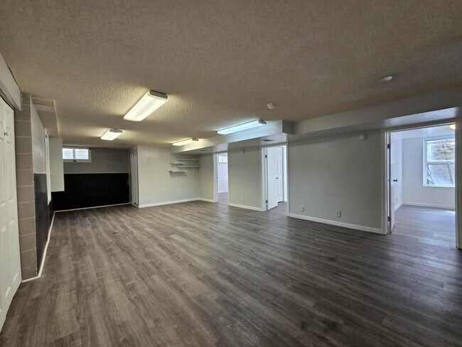 Building Photo - Low maintenance 3 bedroom!