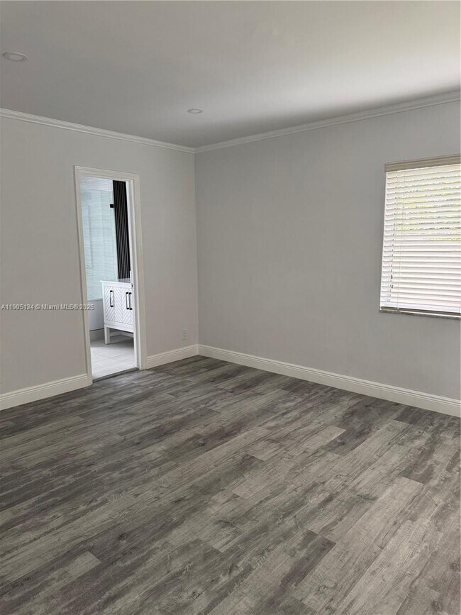 Building Photo - 11811 NW 5th Ct