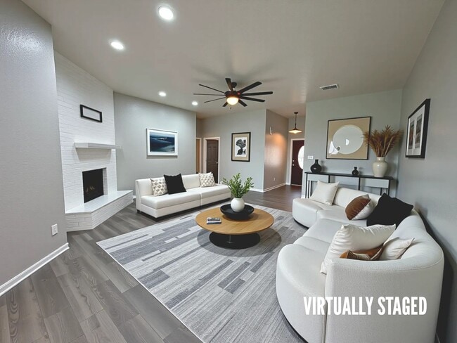 Building Photo - 2801 Southwood Dr