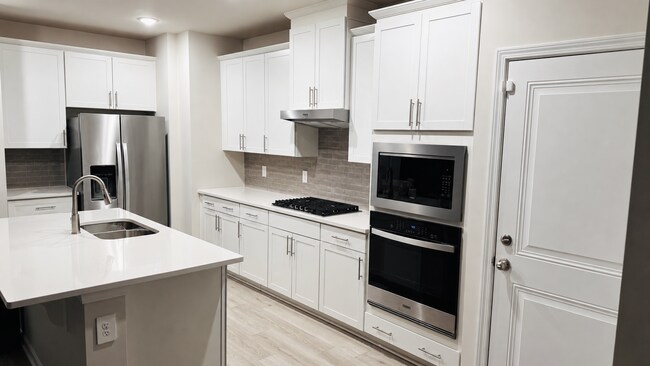 Building Photo - 4 Bedroom 2.5 bath with a loft Singe Family House for Rent