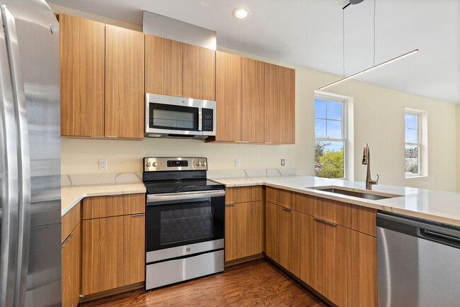 Building Photo - 209 Oakdene Pl