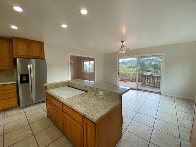 Building Photo - 845 Viewridge Dr