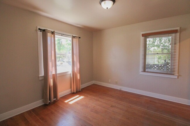 Building Photo - 2 Bedroom Bungalow Downtown SLO with Garage