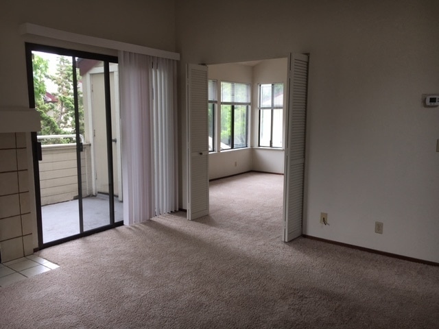 Building Photo - Lovely, Light-Filled 2 Bedroom, 2 Bath Condo