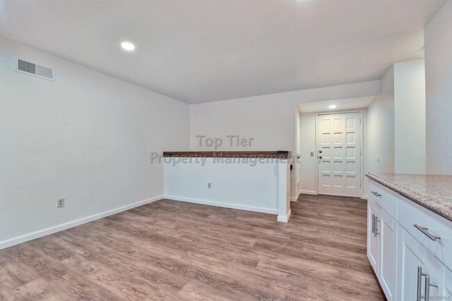 Building Photo - ***Beautiful 6 bed / 3 bath / 2,113 sqft H...