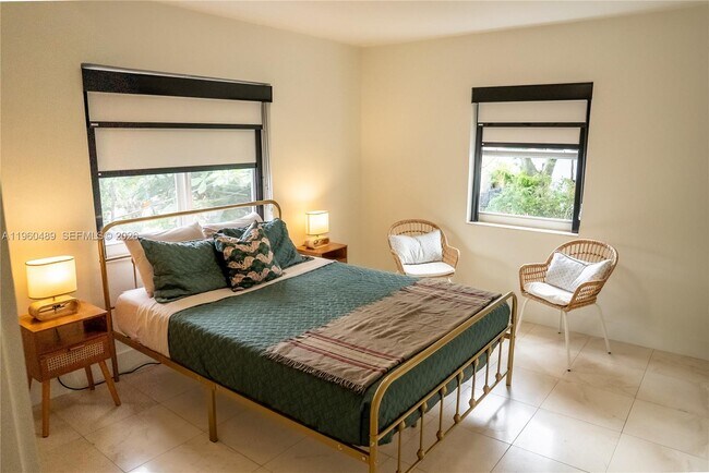 Building Photo - 509 NE 64th St