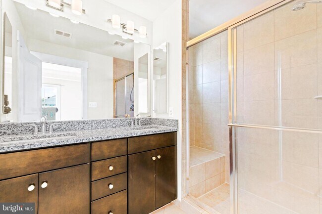 Building Photo - 42394 Pale Iris Terrace