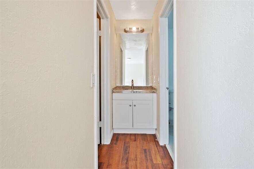 Building Photo - 833 NW 82nd Ave