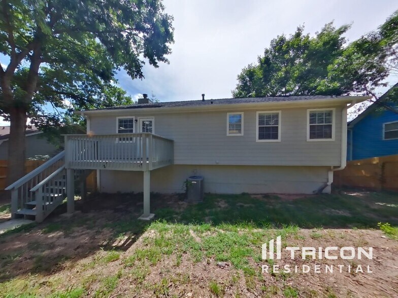 Building Photo - 3764 Cherokee Overlook Dr