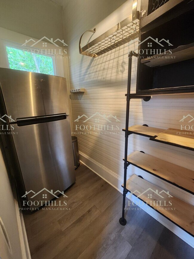 Building Photo - Newly Renovated 3-Bedroom Home Near Downto...