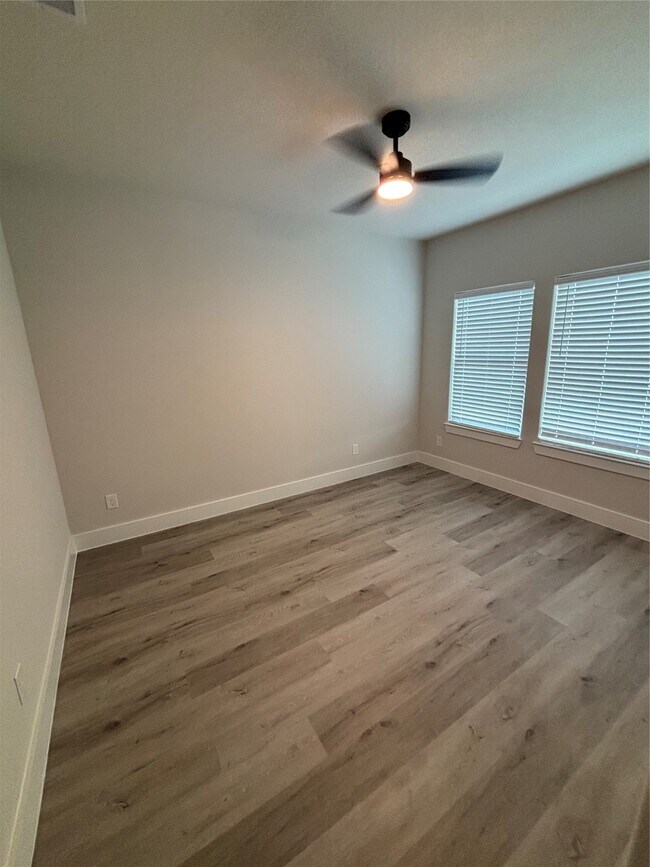 Building Photo - 108 E 44th St