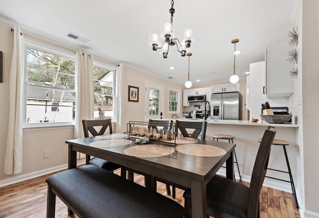 Building Photo - 1301 E 67th St