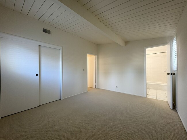 Building Photo - Charming Palo Alto Home with Beautiful Landscaping!