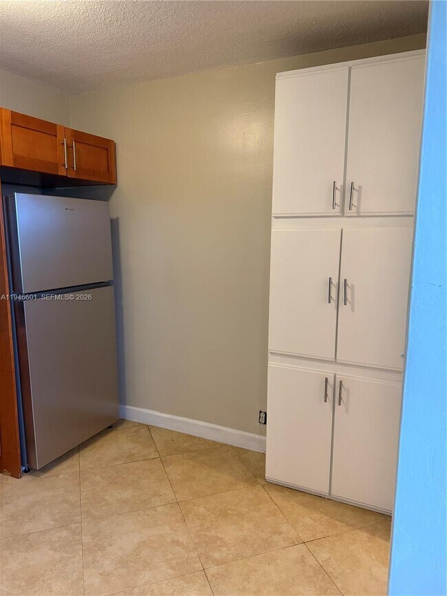 Building Photo - 3212 NE 10th St