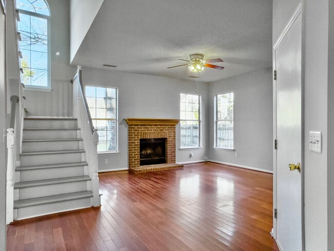 Building Photo - Gorgeous 4 bedroom in Charleston