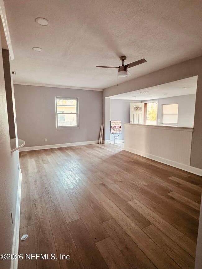 Building Photo - 3926 Ruby Dr W