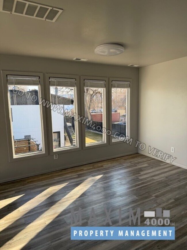 Building Photo - 559 N Sparn St