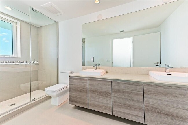 Building Photo - 1080 Brickell Ave
