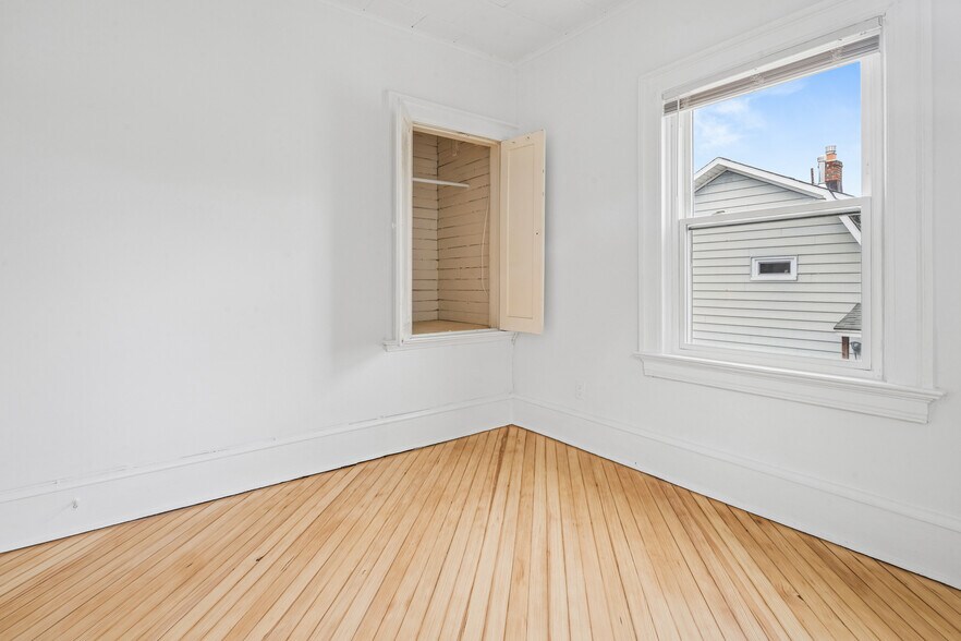 Building Photo - 37 2nd Ave