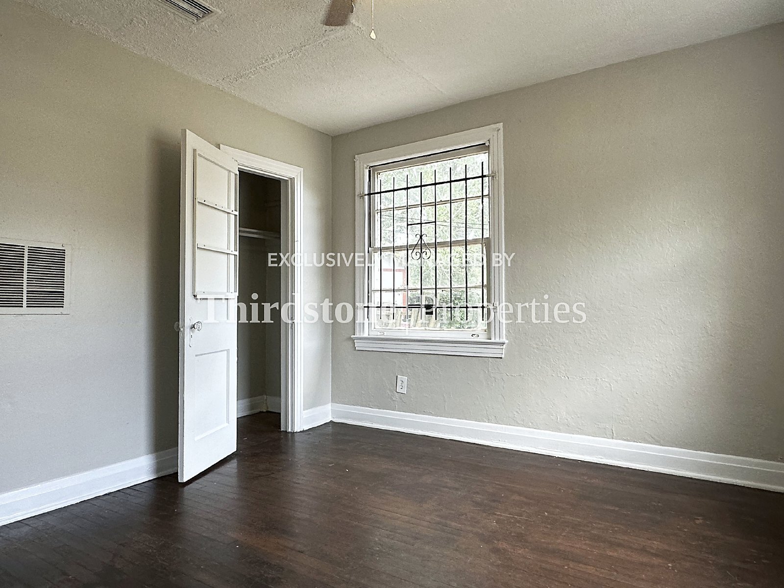 Building Photo - 562 W 49th St