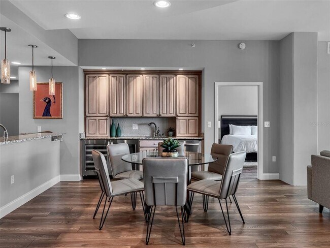 Building Photo - 525 E Jackson St