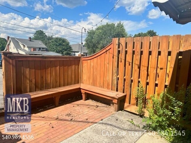 Building Photo - 1817 Bluemont Ave SW