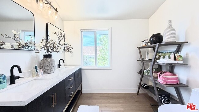 Building Photo - 3852 Sherview Dr