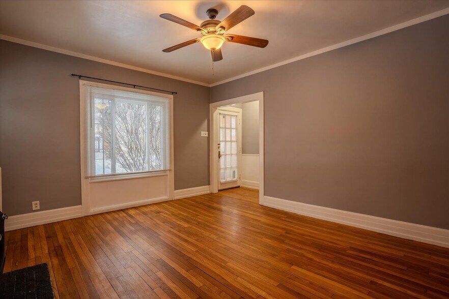 Building Photo - 913 Alter Rd