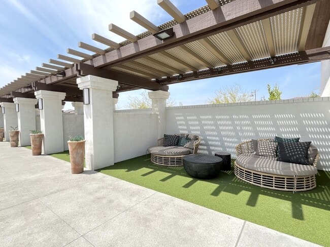 Building Photo - 16782 Tulip Tree St