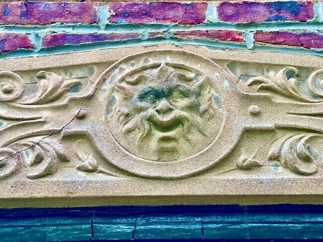 Building Photo - Spacious 6 bedroom 3.5 bath Tudor Townhouse w/Deck close to Georgetown University & Hospital