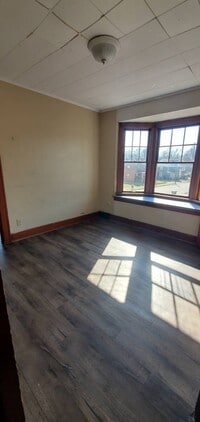 Building Photo - 804 Main Ave W