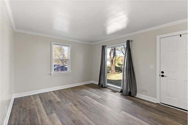 Building Photo - 1211 Thompson Pl
