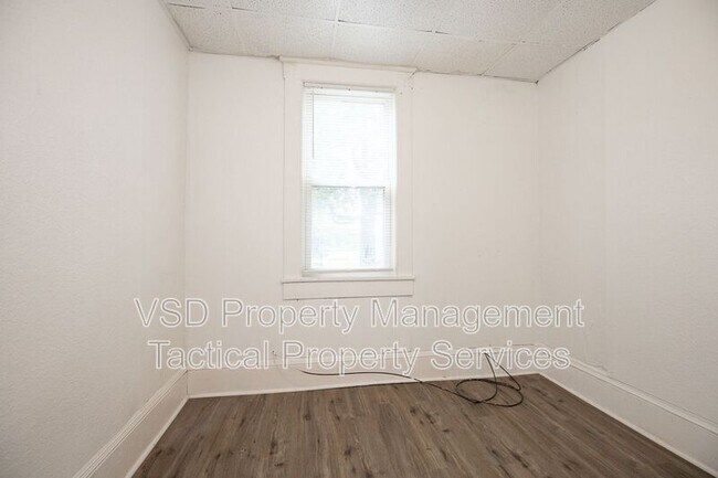 Building Photo - 1583 E 84th St