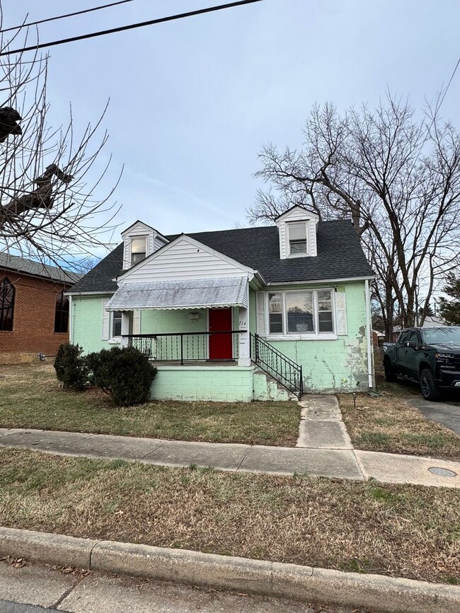 Building Photo - 4 bedroom 2 bathroom house in Northside!