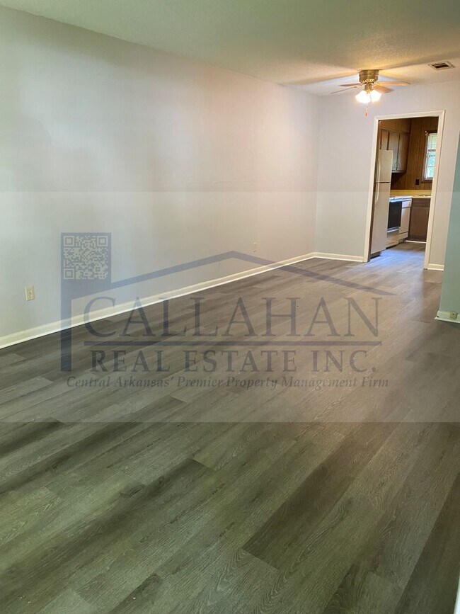 Building Photo - 8307 W Woodview Dr