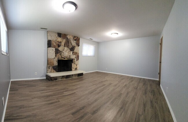 Building Photo - Murray Gem