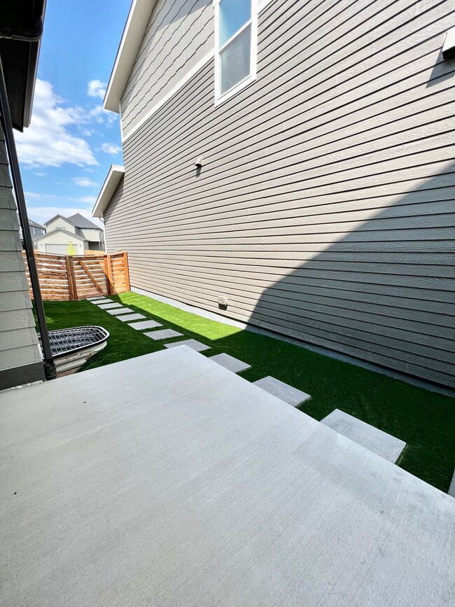 Building Photo - Beautiful 3 Bed 2.5 Bath House in Timnath!