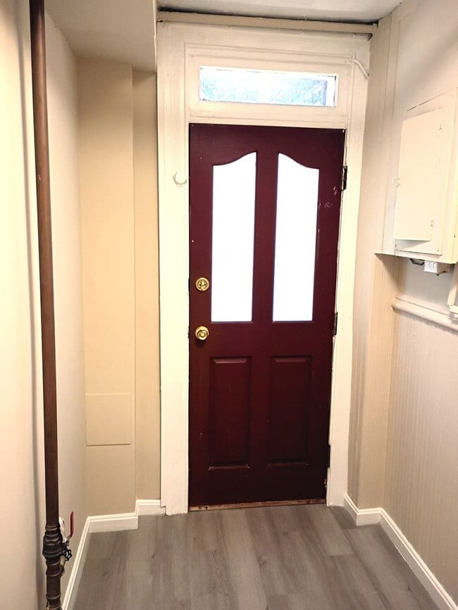 Building Photo - Modern Capitol Hill Location Basement Newly Renovated Unit with 1 Bedroom, 1 Bathroom,
