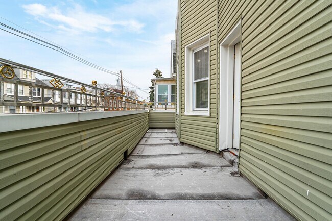 Building Photo - 281 Fulton Ave