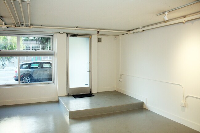 Building Photo - 2412 Harrison St