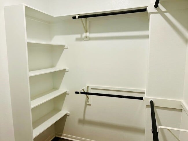 Building Photo - 21423 Holly Heights Rd