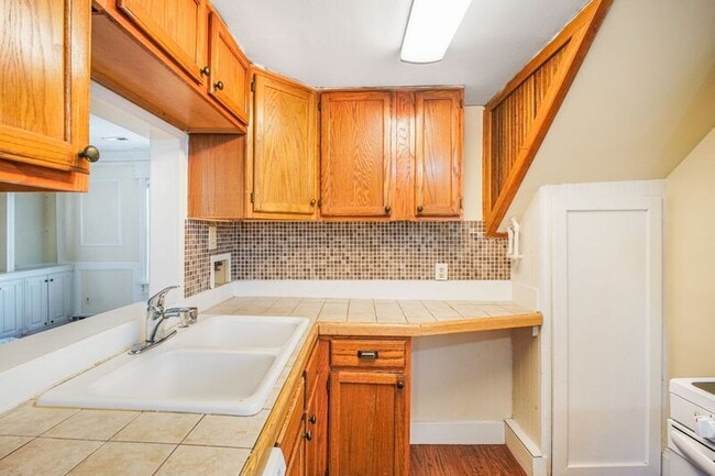 Building Photo - 307 Hawke St